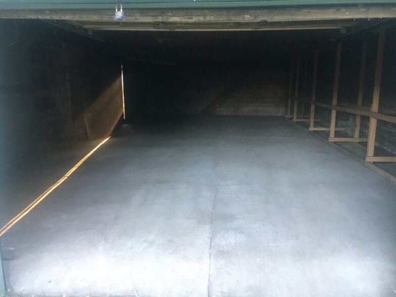 More Photos Of 226 Jackson St, Grove City Self Storage For Lease