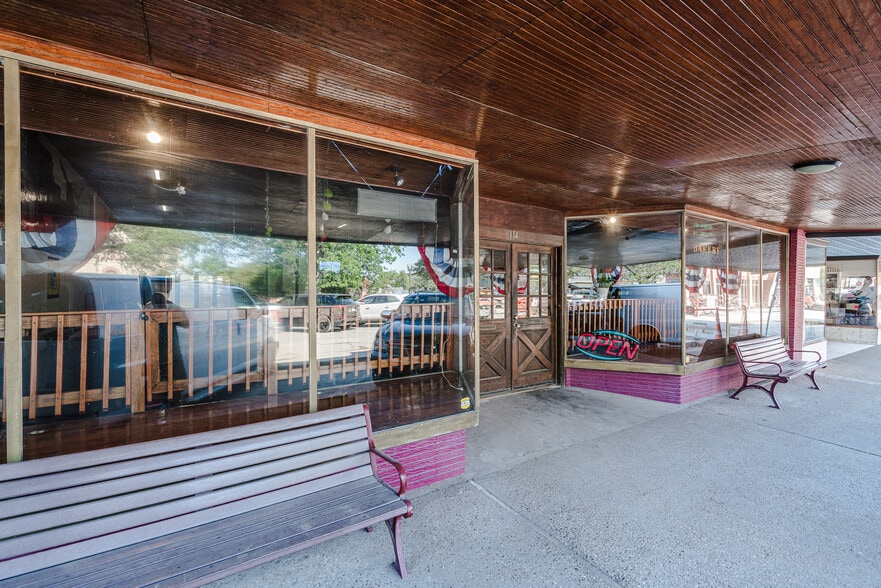 More Photos Of 114 S Commerce St, Lockhart General Retail For Sale