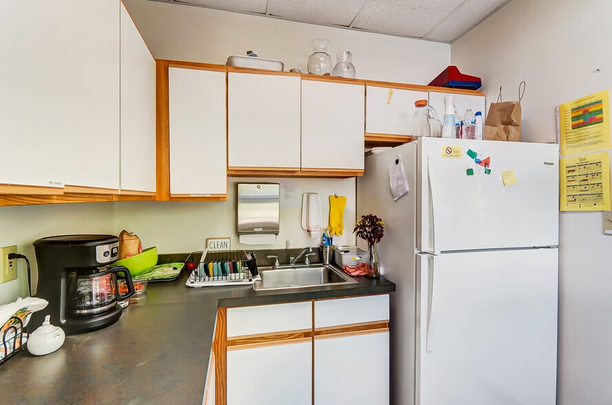 More Photos Of 800 Livermore St, Yellow Springs Research And Development For Sale