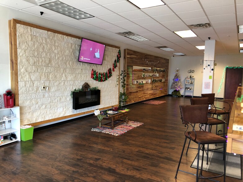 More Photos Of 6900 S Broadway Ave, Tyler Unknown For Lease