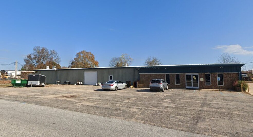 More Photos Of 1801 Market St, Opelika Light Manufacturing For Lease