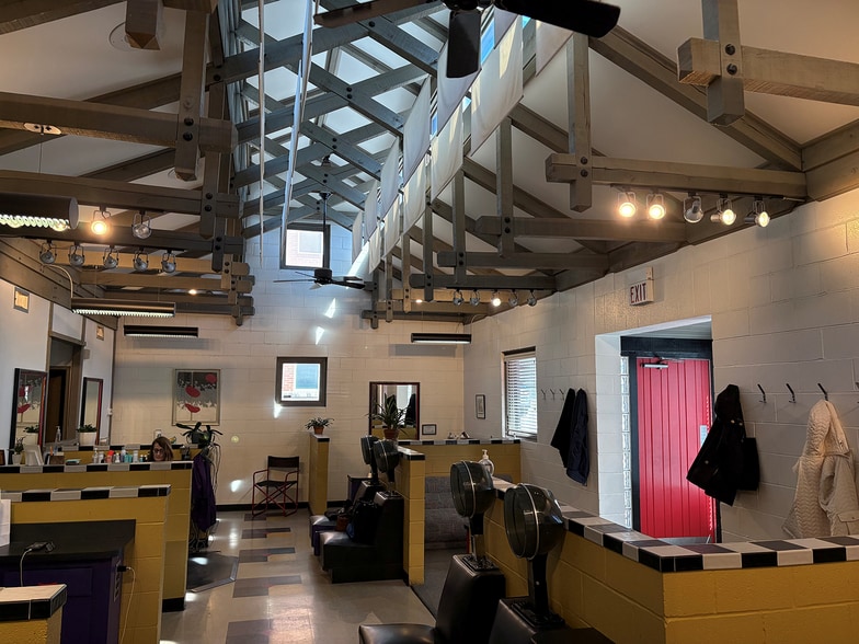 More Photos Of 105 Murphy Ct, Nashville Freestanding For Lease