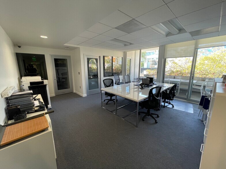 More Photos Of 270 N Canon Dr, Beverly Hills Office For Lease