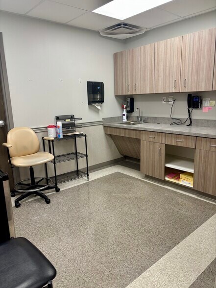 More Photos Of 935 Spring Creek Rd, East Ridge Medical For Lease