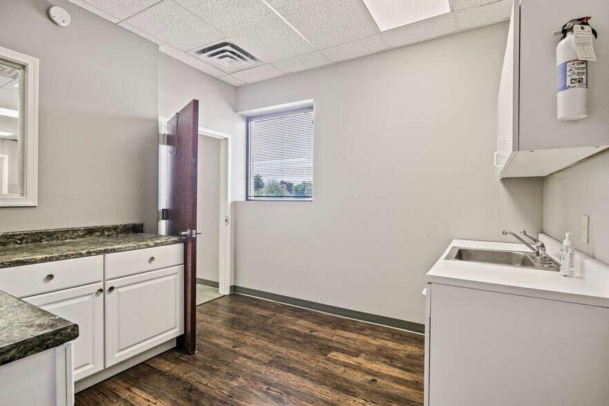 More Photos Of 511 Jermor Ln, Westminster Storefront Retail Office For Lease