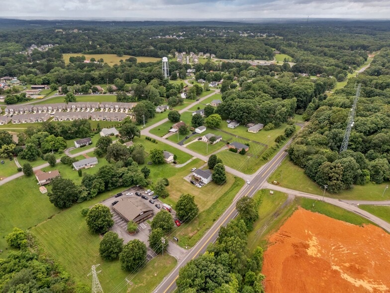 More Photos Of 207 Highway 96 N, Fairview Showroom For Sale