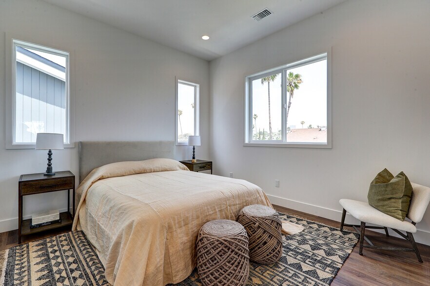 More Photos Of 1445-1447 S Redondo Blvd, Los Angeles Apartments For Sale