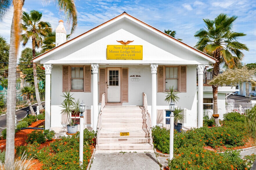 More Photos Of 704 N Dixie Hwy, Lantana Hotel For Sale