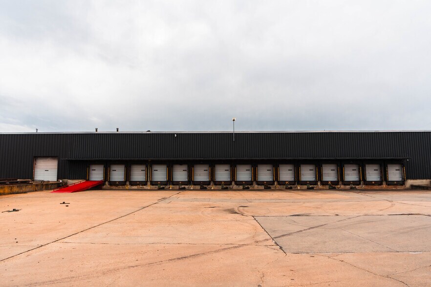 More Photos Of 2015 Washington Blvd, Baltimore Warehouse For Lease