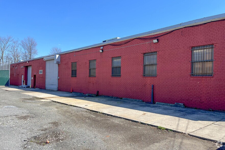 More Photos Of 97-35 133rd Ave, Ozone Park Warehouse For Lease