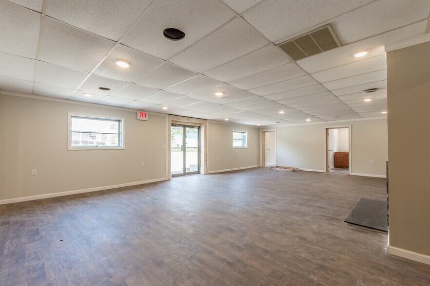 More Photos Of 8456 Newman St, Douglasville Light Manufacturing For Lease