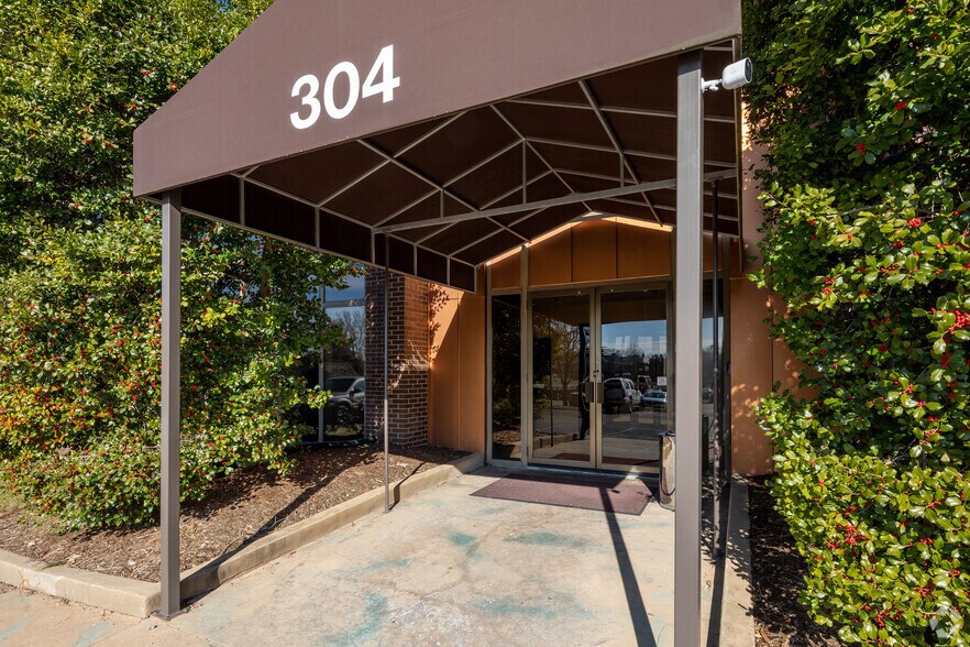 More Photos Of 304 Whittington Pky, Louisville Office For Sale