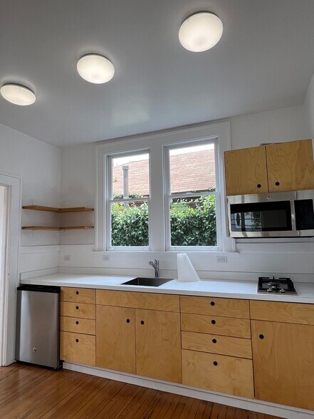 More Photos Of 1413 Abbot Kinney Blvd, Venice Office Residential For Lease