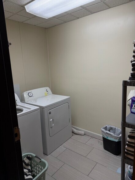 More Photos Of 104 Woodward Hill Rd, Edwardsville Office For Sale