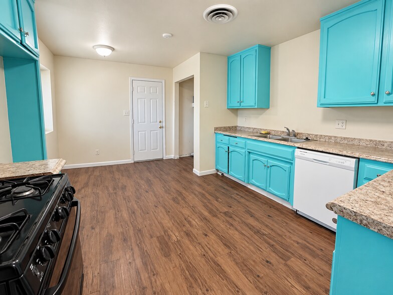 More Photos Of 2528 Security Ave, Bakersfield Apartments For Sale