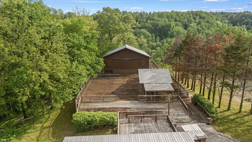 More Photos Of 7080 Dale Ridge Rd, Lancaster Convenience Store For Sale