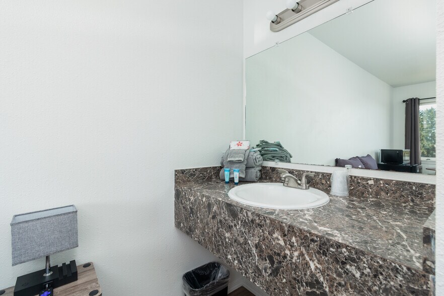 More Photos Of 3510 NE Highway 101, Lincoln City Hotel For Sale