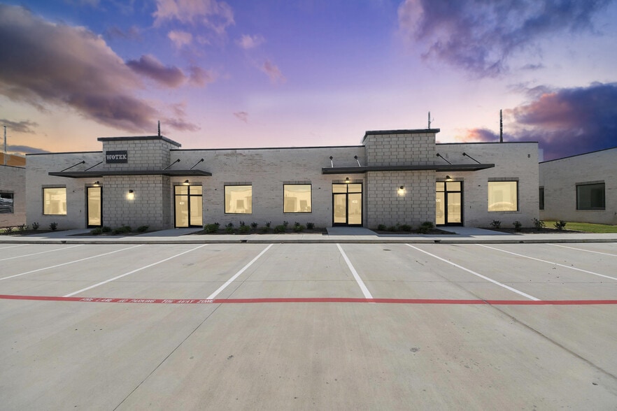 More Photos Of 30625 Kingsland Blvd, Brookshire Office For Lease