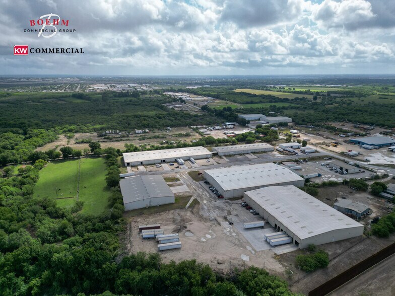 More Photos Of 109 Lupita Circle, Del Rio Distribution For Lease