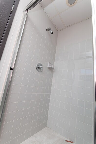 More Photos Of 38300 Van Dyke Ave, Sterling Heights Medical For Lease