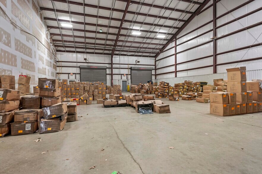 More Photos Of 301 Bugeye Sq, Prince Frederick Warehouse For Lease