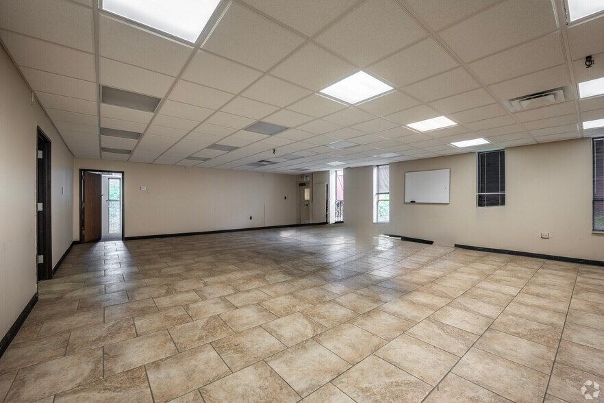 More Photos Of 500 N Bell Ave, Carnegie Warehouse For Lease