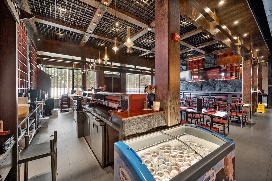 More Photos Of 45 Carmans Rd, Massapequa Restaurant For Sale