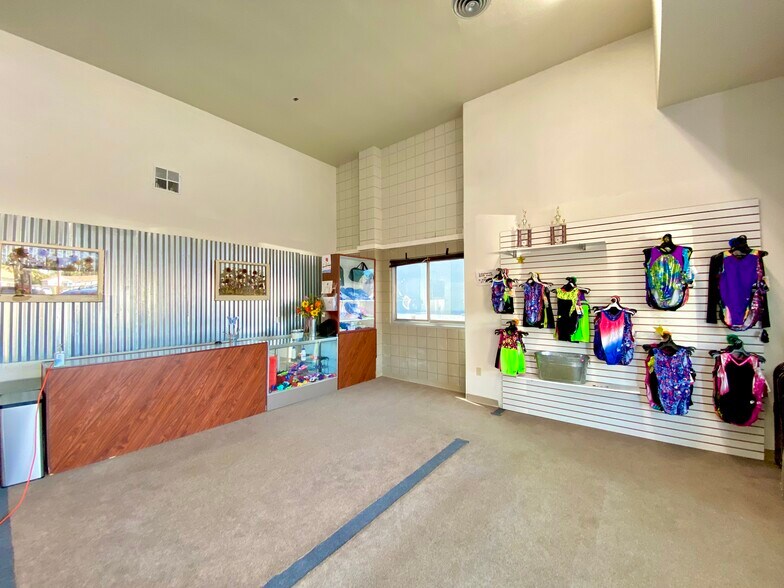 More Photos Of 124-126 N I St, Lompoc Storefront Retail Office For Sale