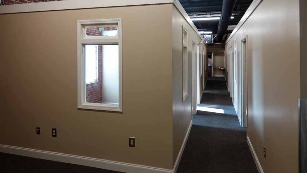 More Photos Of 1021 S Main St, Greenville Freestanding For Lease