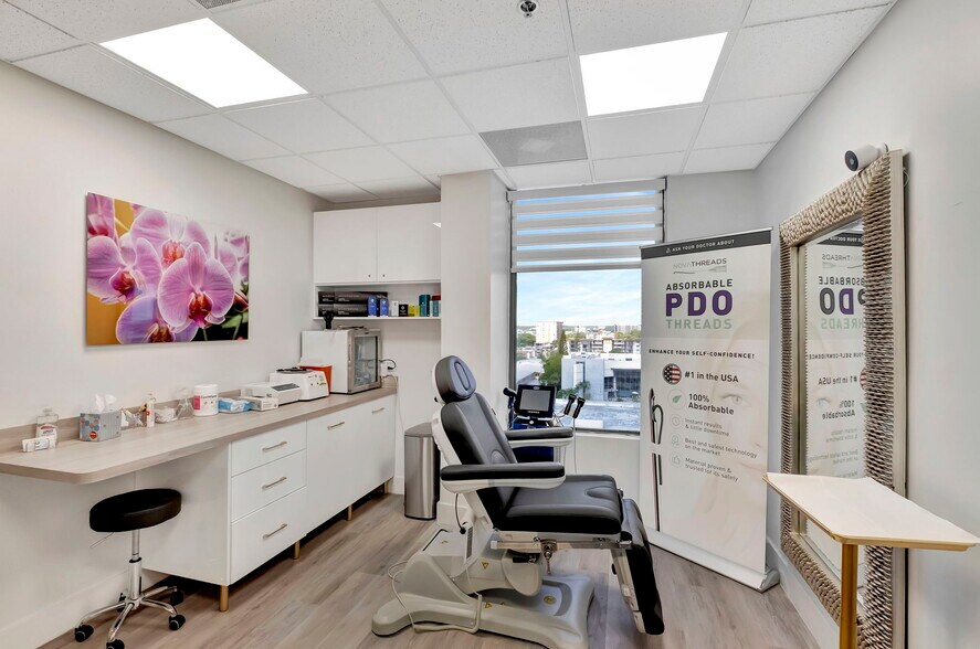 More Photos Of 12550 Biscayne Blvd, North Miami Medical For Lease
