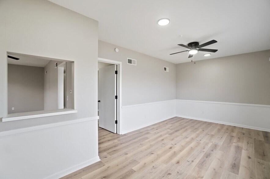 More Photos Of 617 Miami St, Toledo Office Residential For Sale