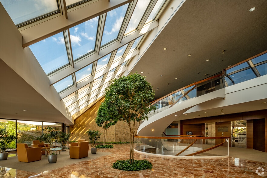 More Photos Of 2600 S Telegraph Rd, Bloomfield Hills Office For Lease