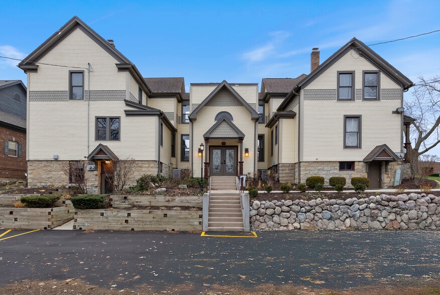 More Photos Of 121 N Washington St, Naperville Medical For Lease