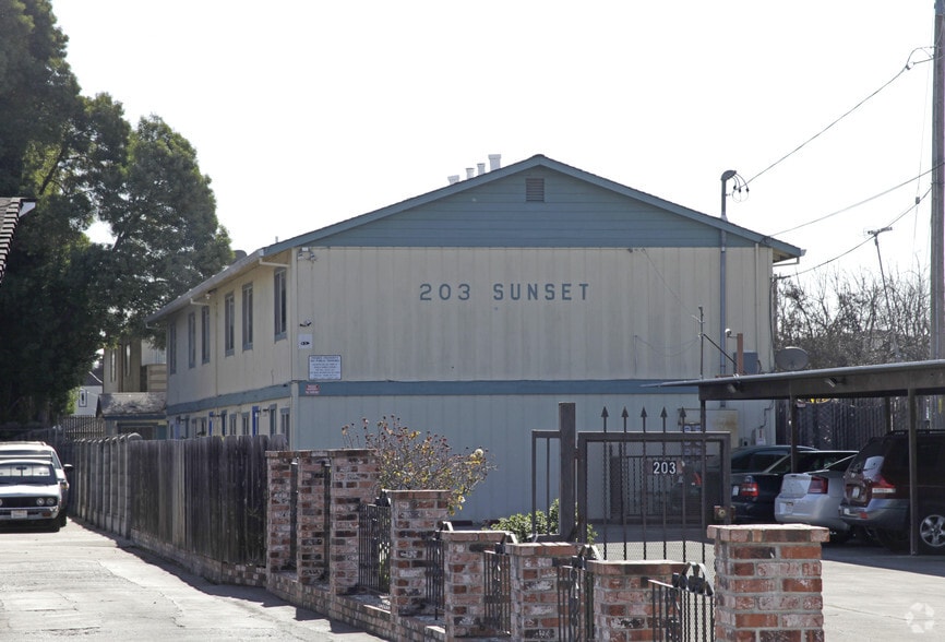 Primary Photo Of 203 Sunset Blvd, Hayward Apartments For Sale