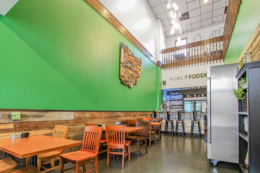 More Photos Of 614 Adams St, Toledo Restaurant For Lease