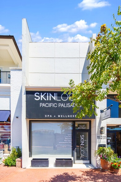 More Photos Of 15231-15235 W Sunset Blvd, Pacific Palisades General Retail For Lease