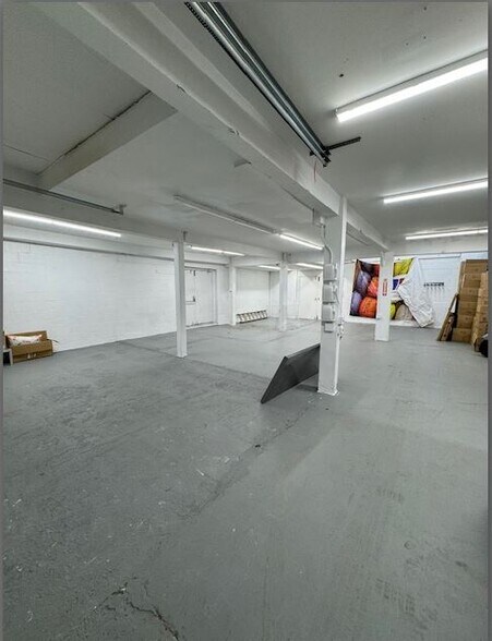 More Photos Of 158 Kenwood Ave, Fairfield Warehouse For Lease