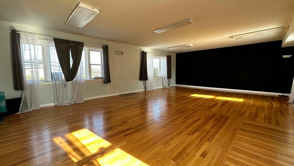 More Photos Of 501-509 Hicksville Rd, Massapequa Loft Creative Space For Lease
