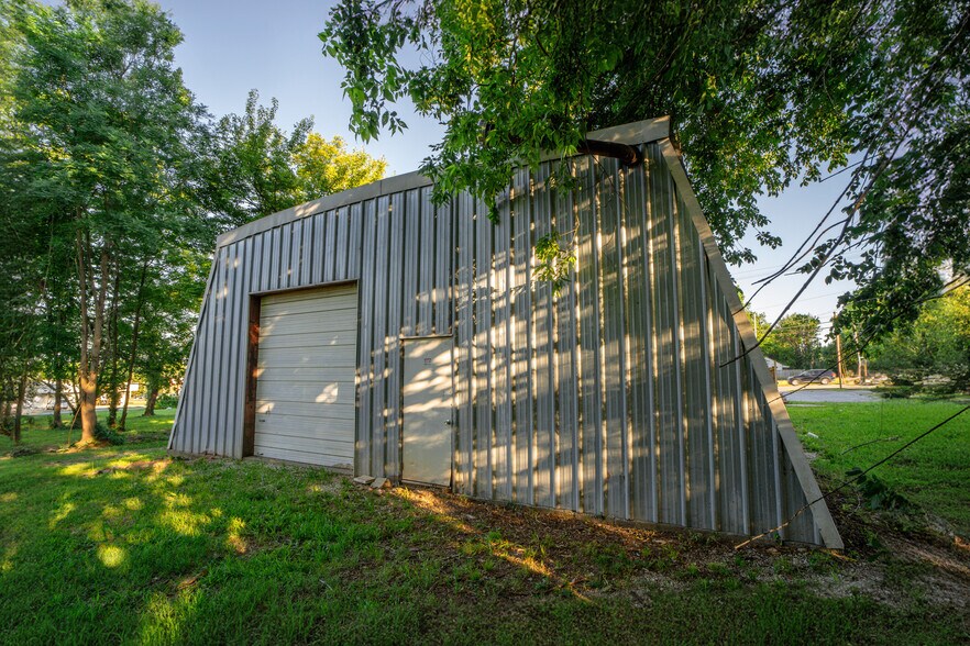 More Photos Of 419 W Kearney St, Springfield Freestanding For Sale