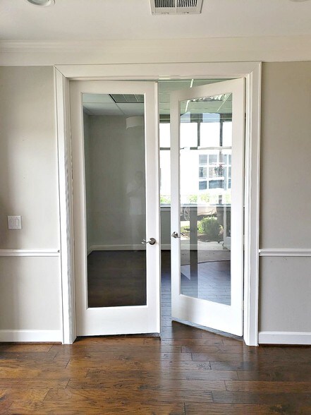 More Photos Of 2219 Sawdust Rd, The Woodlands Loft Creative Space For Lease