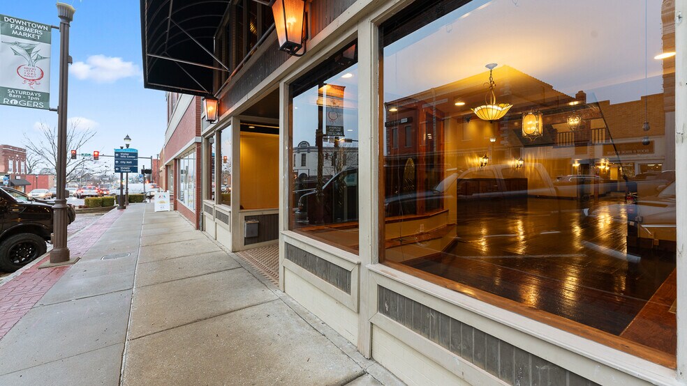 More Photos Of 117 W Walnut St, Rogers Restaurant For Lease