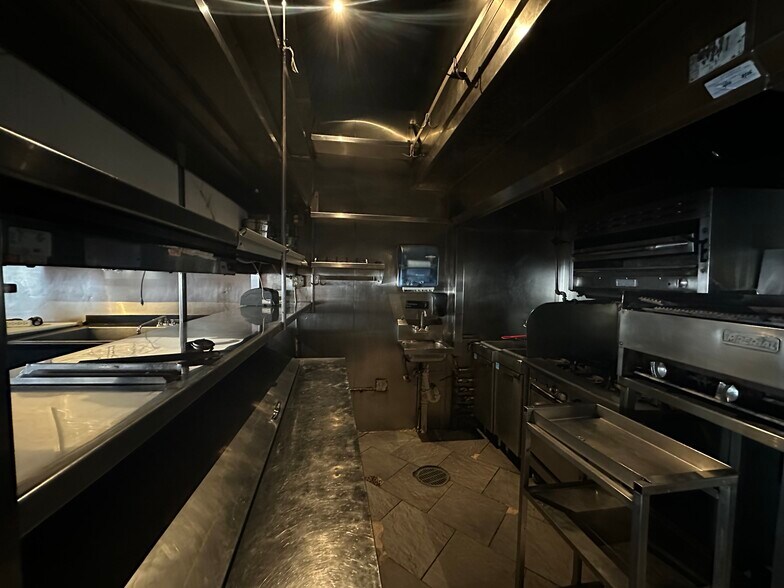 More Photos Of 1810-1818 S Young Cir, Hollywood Restaurant For Lease