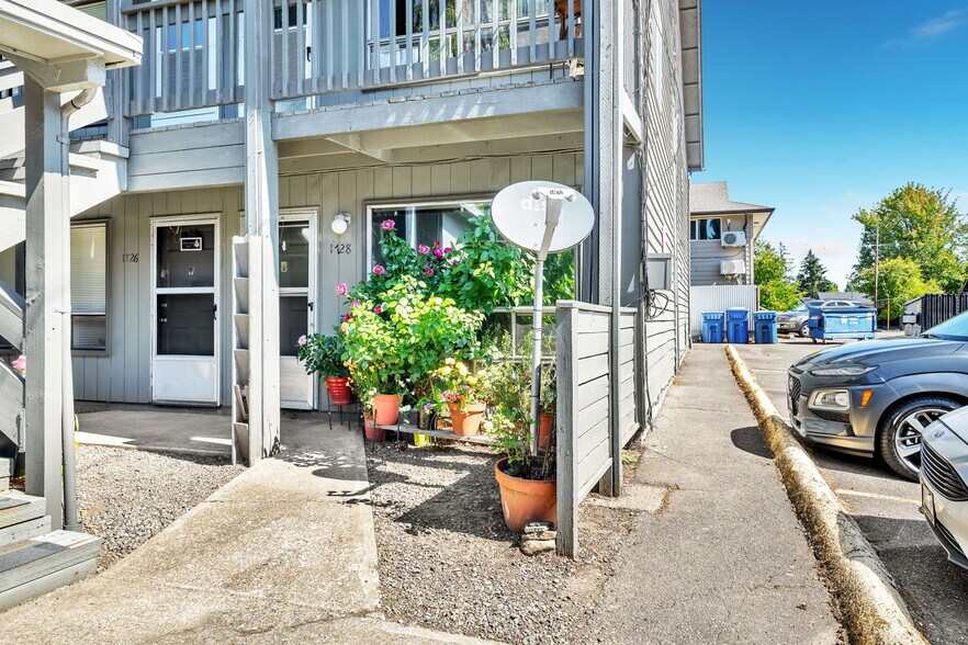 More Photos Of 1720-1738 Broadway St NE, Salem Apartments For Sale