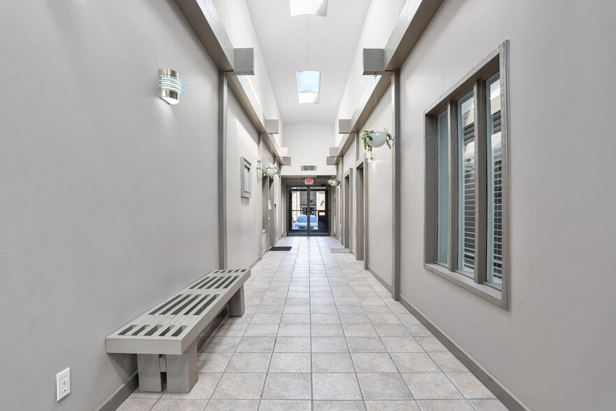 More Photos Of 10000 Watson Rd, Crestwood Medical For Lease