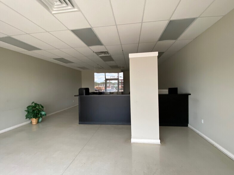 More Photos Of 1700 N Gloster St, Tupelo Storefront For Lease