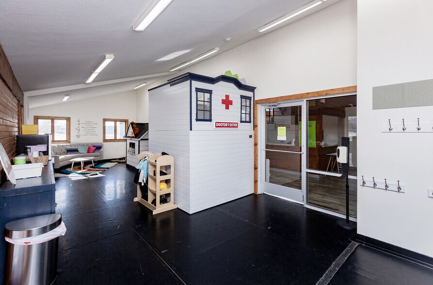 More Photos Of 1380 NE 66th Ave, Des Moines Flex For Sale