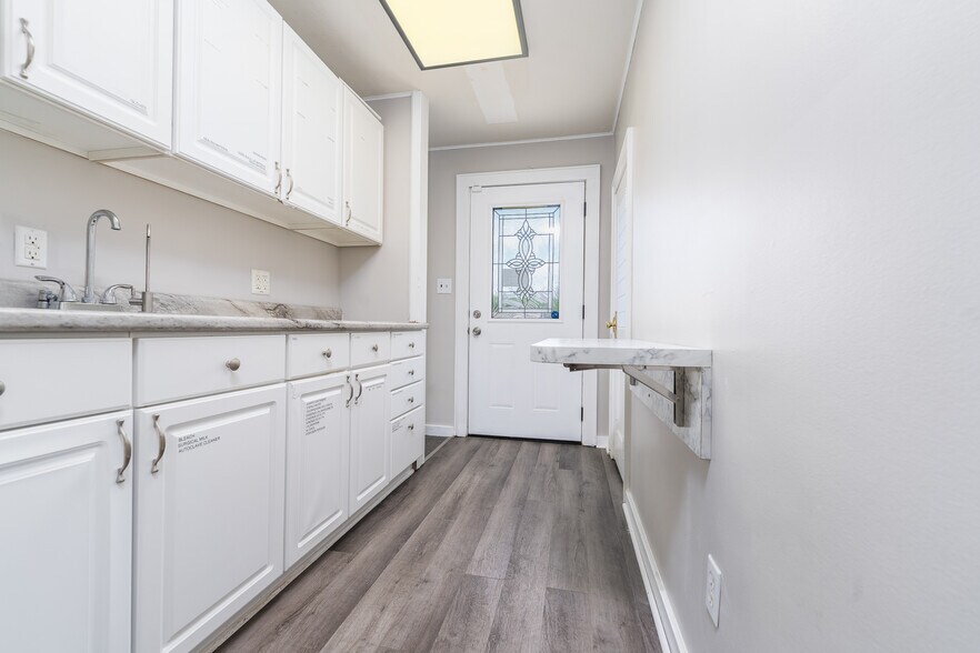 More Photos Of 1607 Chester Blvd, Richmond Office For Sale