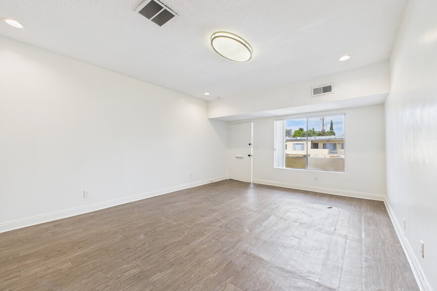 More Photos Of 13615 Victory Blvd, Van Nuys Office For Lease
