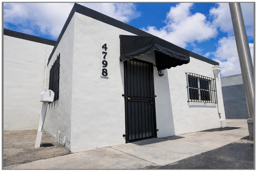 More Photos Of 4798 E 10th Ln, Hialeah Service For Lease