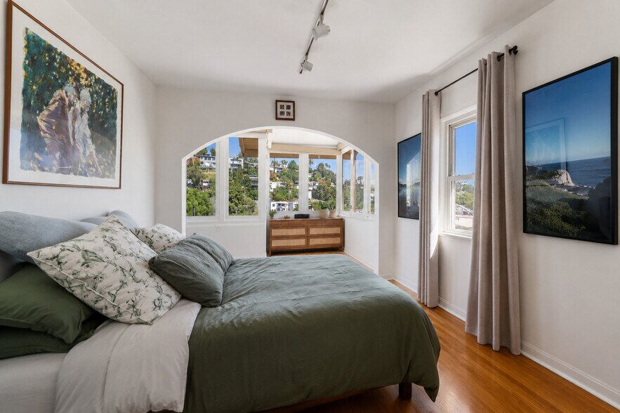 More Photos Of 1501 Westerly Ter, Los Angeles Apartments For Sale